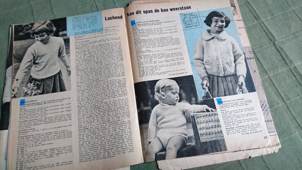 Breistaat vintage breien patroon baby truitje Ariadne Maandblad voor Handwerken februari maart 1960