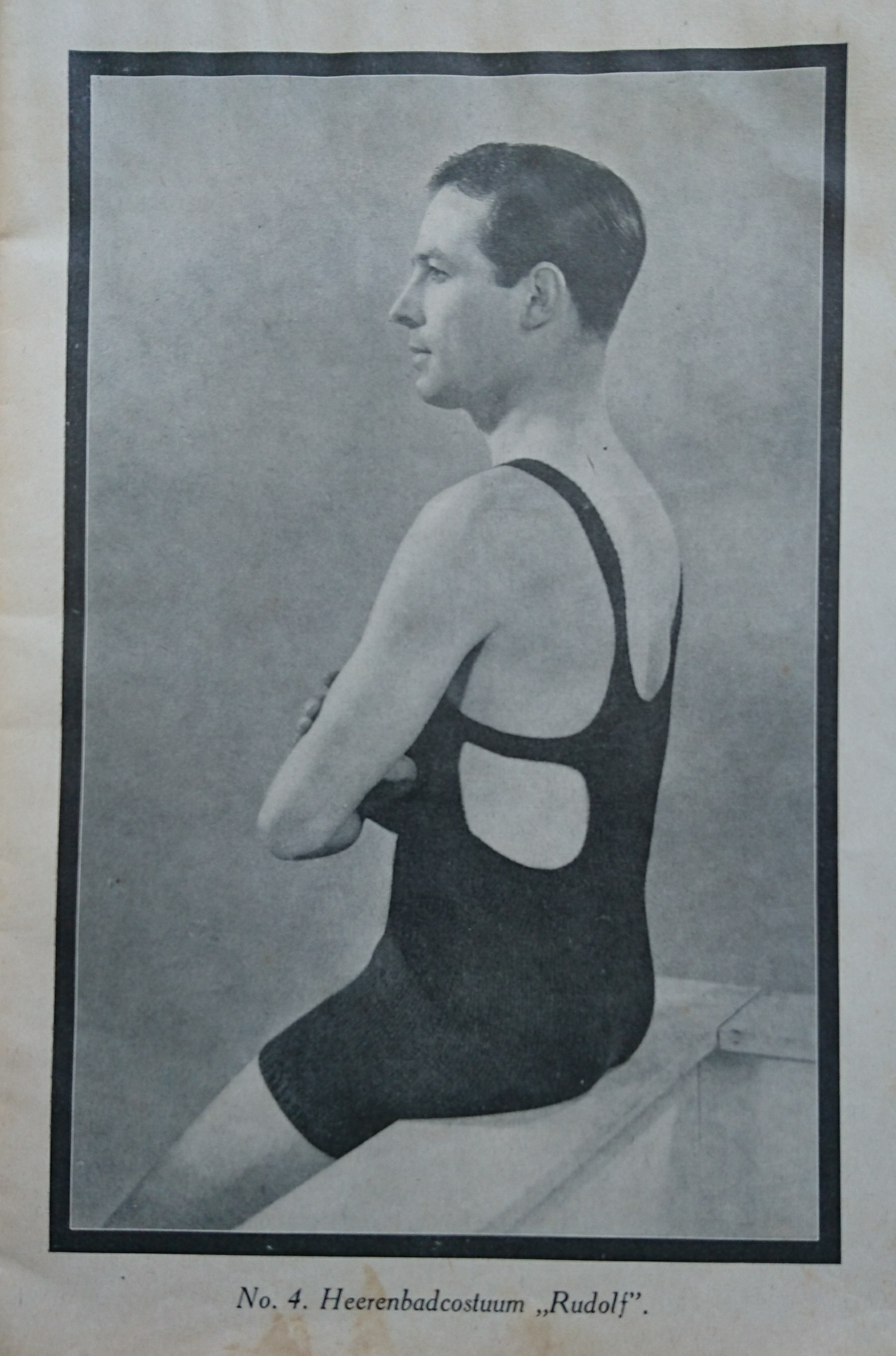 Foto van een patroon voor een gebreid herenbadpak uit Steek voor Steek, jaren '30